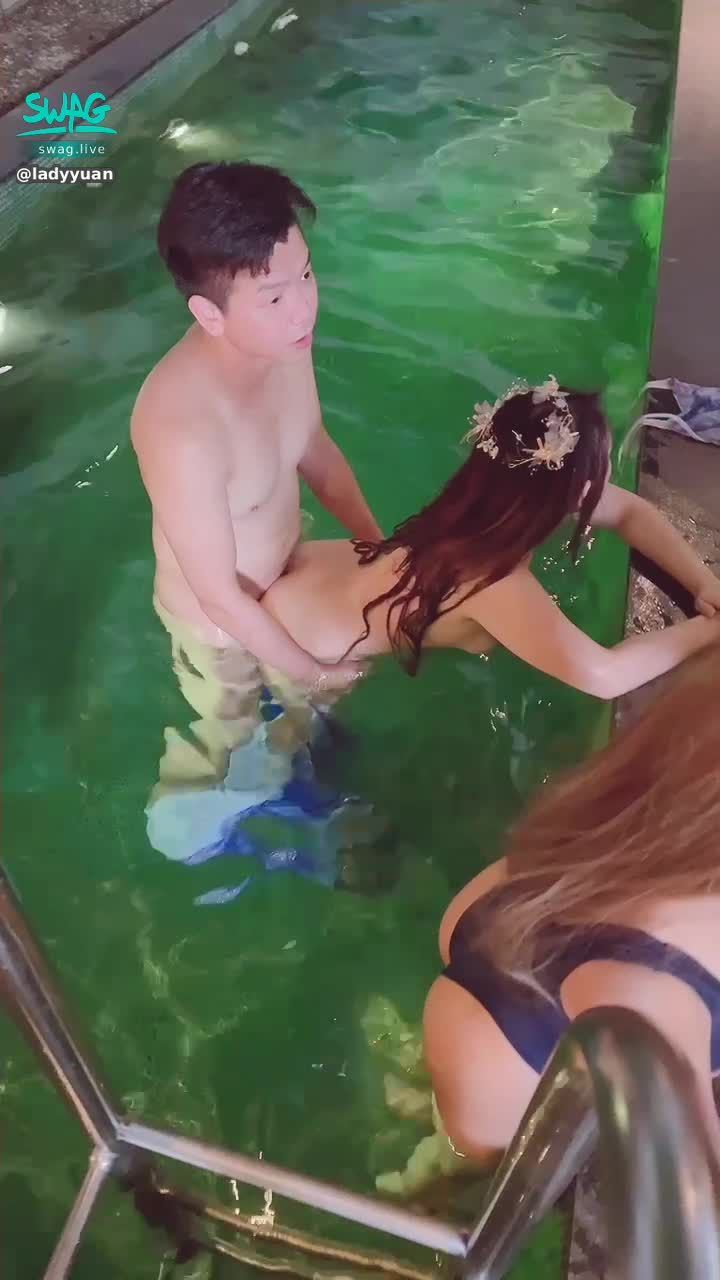 ladyyuan : Pool group sex party 💦 Sex in the pool! Group sex with Kuang Kuang! A lot of semen inside, and a lot of squirting