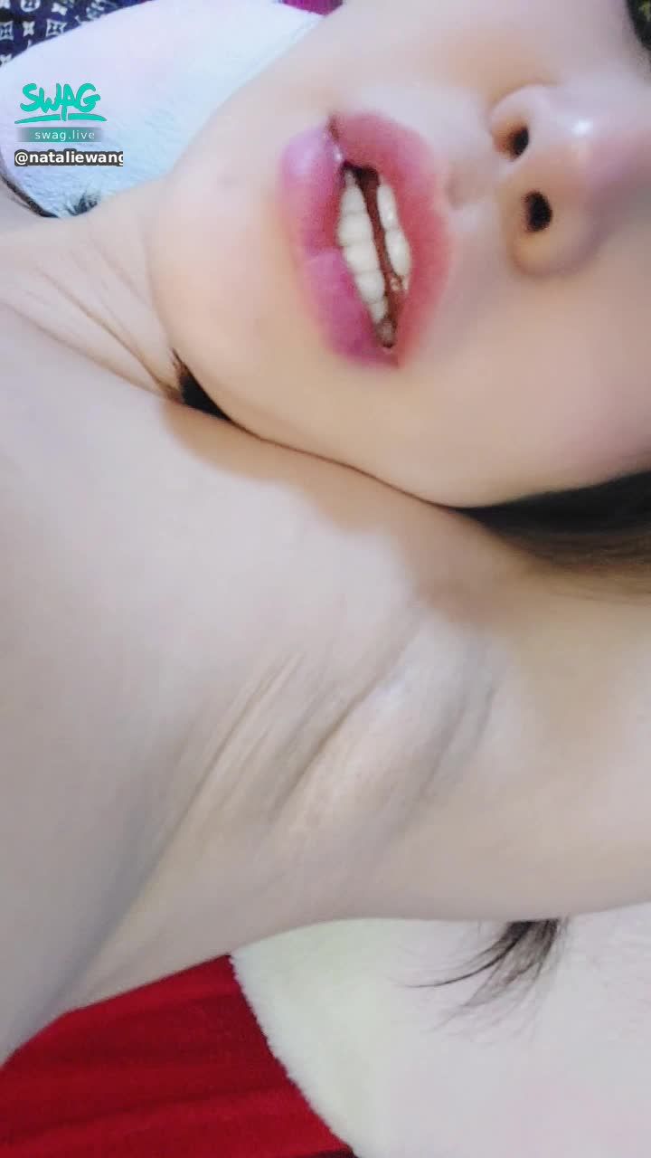 nataliewang : 舔腋窩👅