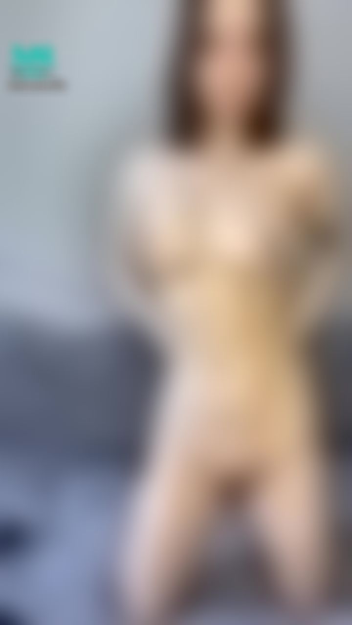 cutecamilla : 
showing my naked body 