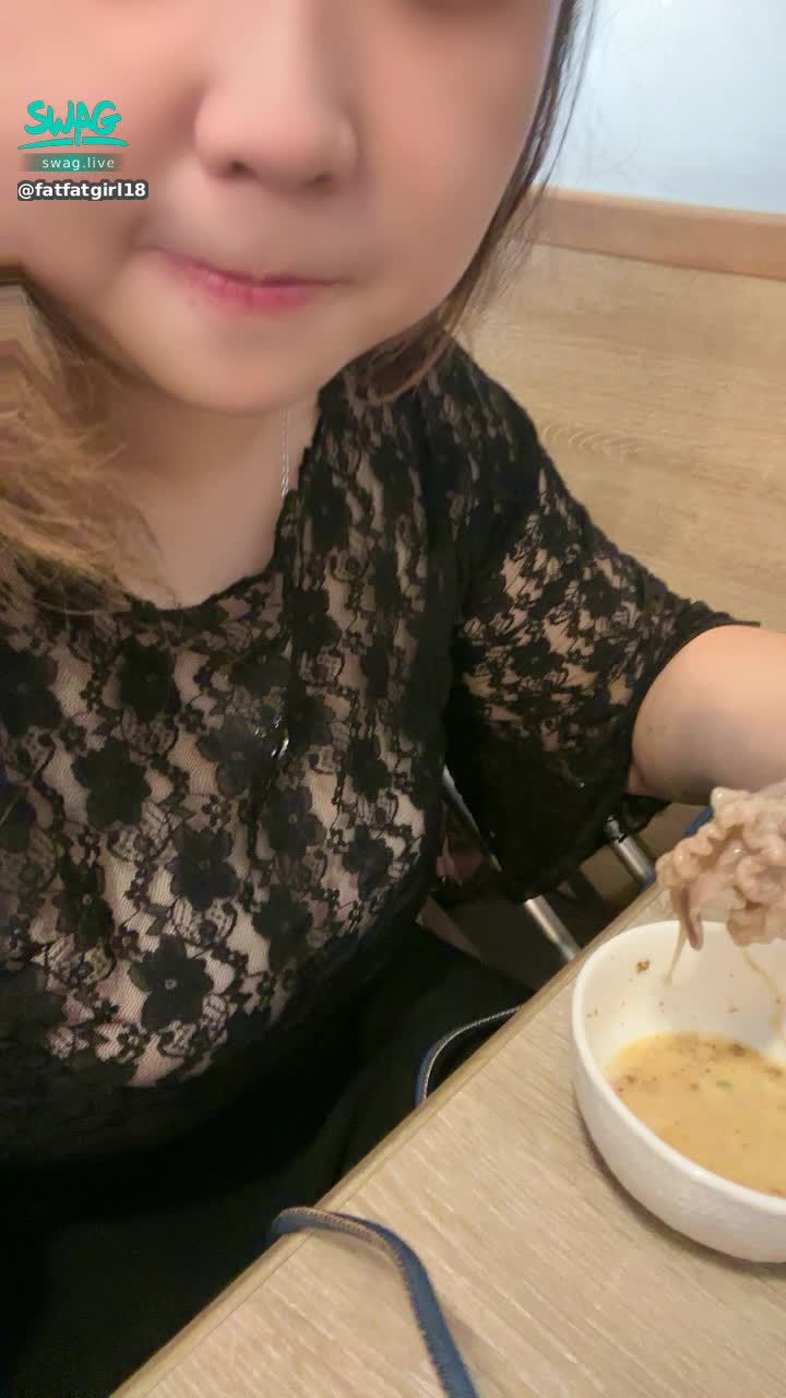 fatfatgirl18 : 先好好的跟老公約會,晚點見~
