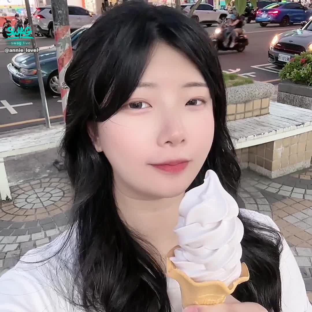 annie_lovely : Babe你也想被我這樣👅嗎