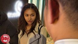 doc_channel : 一位新来的女员工出差时,她的上司每天都对她进行性骚扰、权力骚扰和道德骚扰。 在拜访完一位客户后,她来到下榻的酒店,却意外地被安排住进了一间合租房! 当她抱怨这种疯狂的待遇时,老板对她大喊:“我们现在没钱,这是削减成本的措施”! 变态老板抓住下属的身体,把他拉近......#沙和れもん