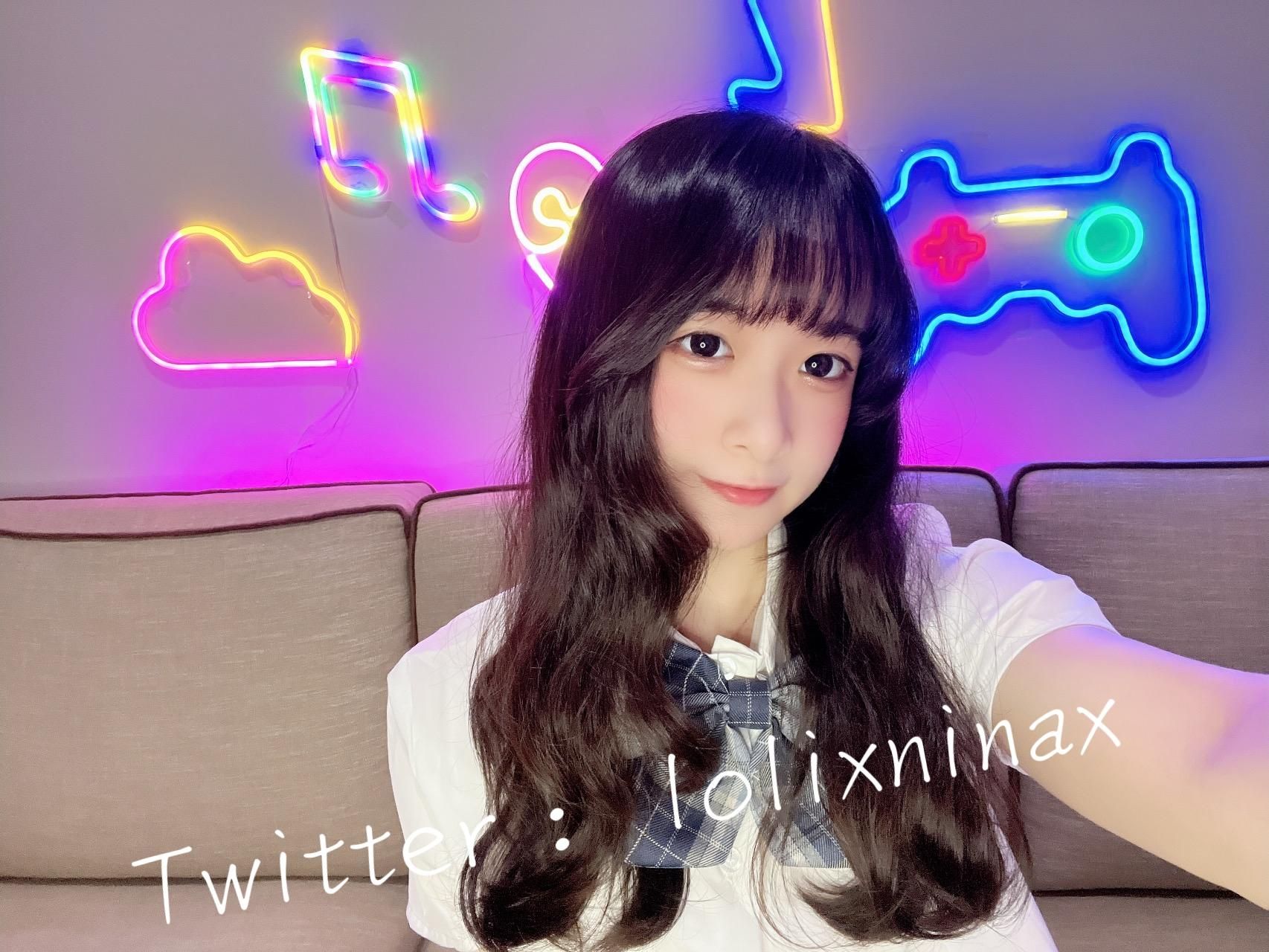 lolixninax : 🈲️制服小學妹🈲️揉奶，好想被幹