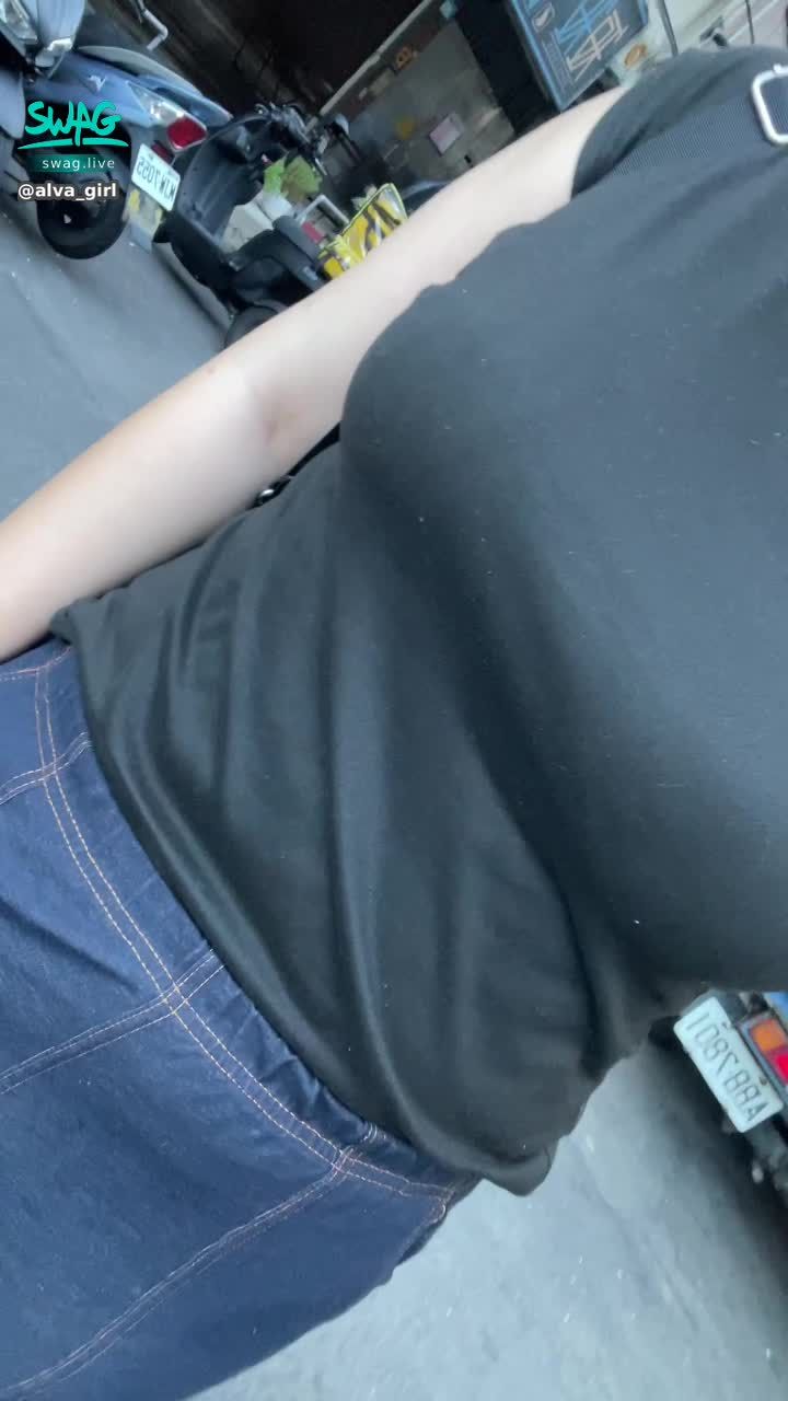 alva_girl : 我覺得這種不露胸的貼身衣物也很好看🥺