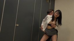 eaglejp : 兩個人一起加班到深夜,就在這個時候......在茶水間傳來啪啪啪的響聲。