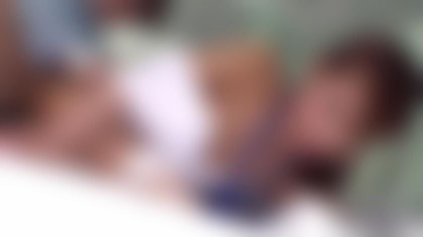 doc_channel : 热门系列的第 10 部! 我在医院里,手骨折了......我不能自慰! 我试着用某种方法来处理我的性欲,但行不通...... 护士可怜我的小弟弟,轻轻地伸手给我揉搓,然后她自己也兴奋起来! 在舔阴、女上位和后入式中,她一次又一次地达到高潮!#蓮見天