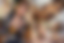 doc_channel : 小镇上最受欢迎的 “Risa ”在一家穿耳点心店,她已经去了半年。 她已经去了半年,觉得时间差不多了,于是要了联系方式,在店外约好了时间!这似乎是她第一次去店外约会,所以有点紧张,喝了很多酒。 她还自称 “我一喝酒就变得很调皮”,这意味着......第二次约会当然是在酒店! 她的身材适中丰满,羞涩与主动兼而有之,而且极富情欲! 她欲火焚身,忍不住搓揉自己紧窄的阴部,来了个深插,同时达到了高潮! 乳头折磨和细心的口交让她立刻恢复了活力。 她通常会穿着浴衣跪倒在地,但今天却一边摸着自己生皮的大腿,一边进行舒缓的乳交! 当然,追着干的也是中田希,身心都得到了极大的满足!#富岡ありさ