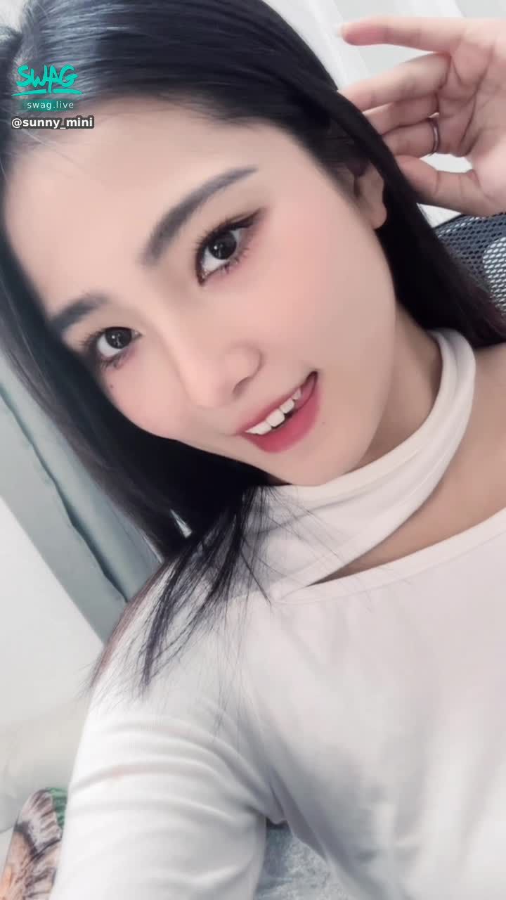 sunny_mini : 玫瑰你拿才好看 風景和你看才浪漫🌹Babe