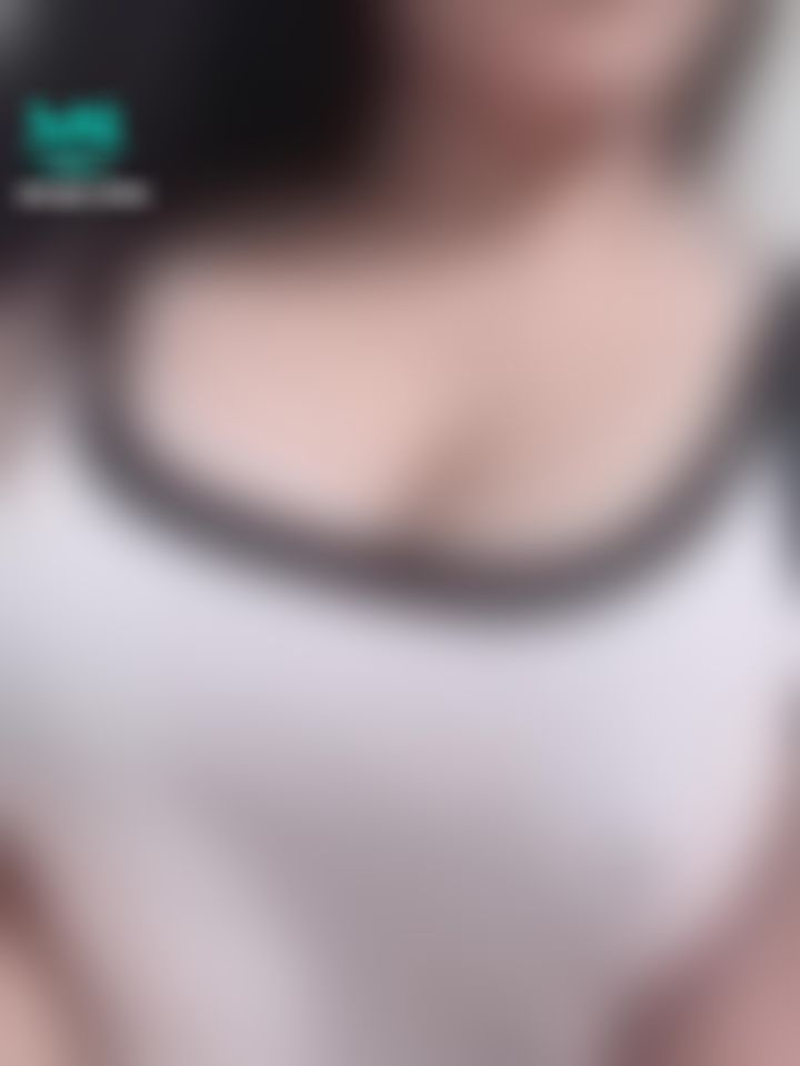 angel_bebe : 
這個勾槽 感覺可以塞的下18公分以上的棒狀物❤️

我之前被號稱乳交女王
可惜⋯只是號稱😆😆