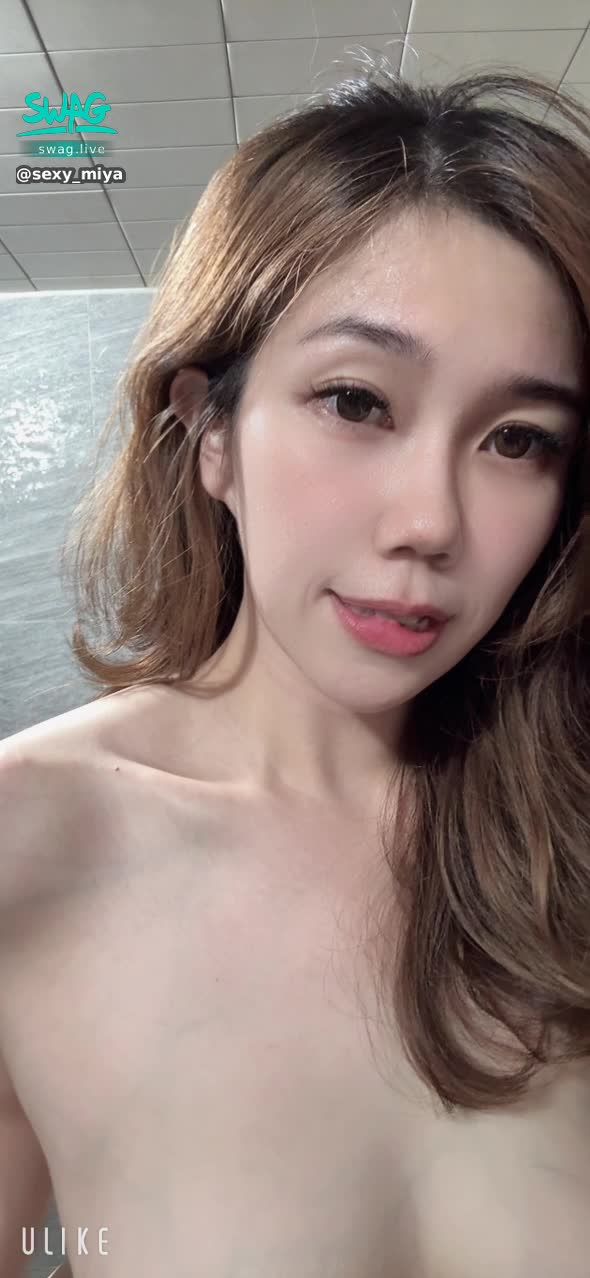 sexy_miya : Private message single chocolate 🍫

Let me let go and seduce you 😈😈

My milk is so swollen on the third day of menstruation

Knead it well 🔥🔥

There is no typhoon holiday for the service industry 🥹🥹

Continue to work tomorrow 😭😭