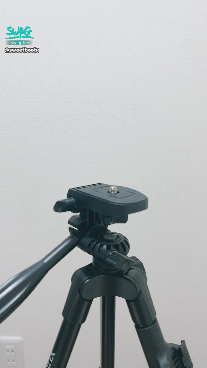 sweetbooboo : I almost died laughing... My tripod head is missing!
Because I fell off my motorcycle on the way here. 😂😂😂 I thought there was nothing missing

It’s so funny, I took it with my hands today