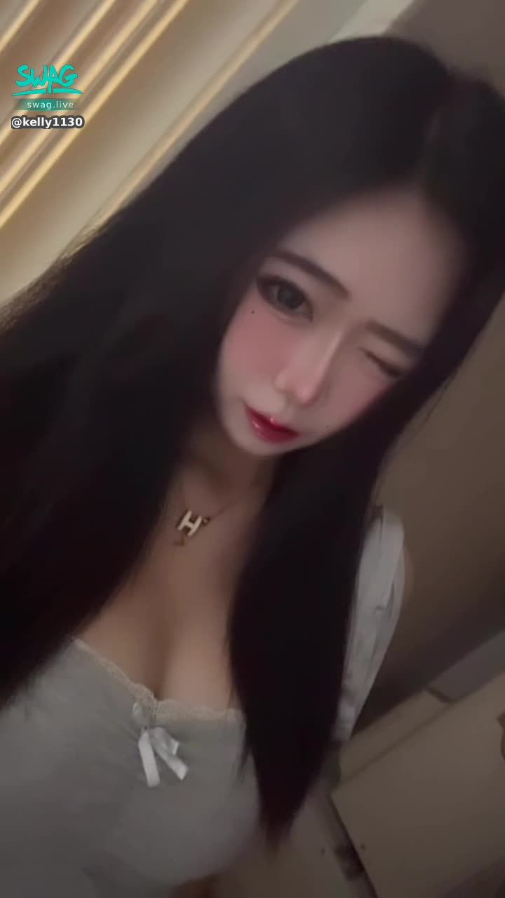 kelly1130 : 今天是三好女人 好餓 好睏 好想你💗