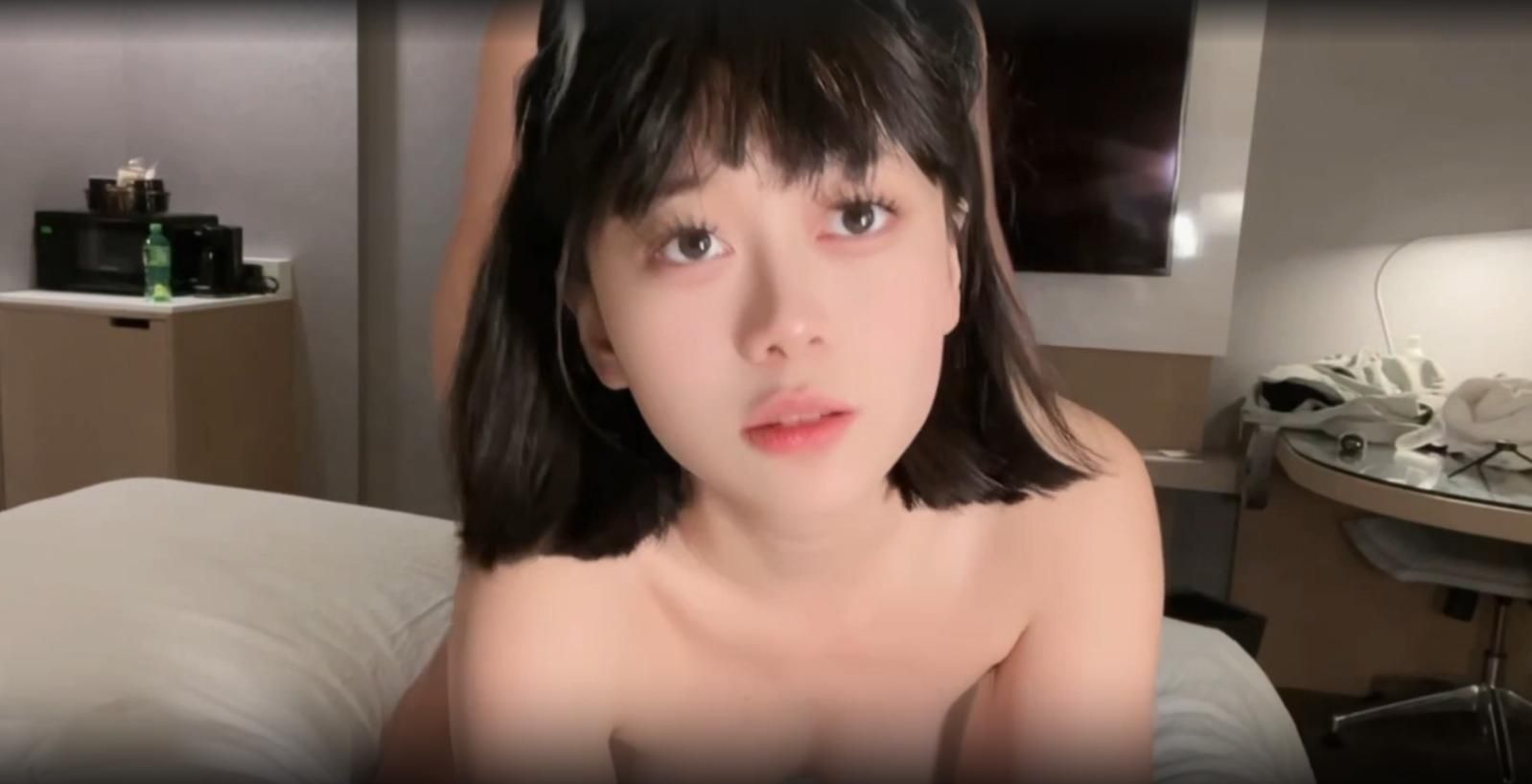 blackcatluna : 后庭开发,小菊塞入肛塞,在干小母狗骚穴