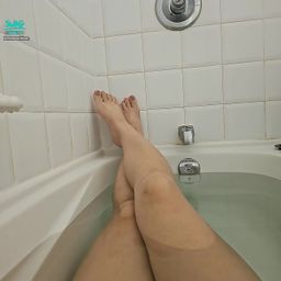masochism_submission : 在加拿大終於搬出來自己住
心情好很多🥹
自由真的是太重要了💕
好愛泡澡唷
有人也喜歡一起泡澡的嗎🥴