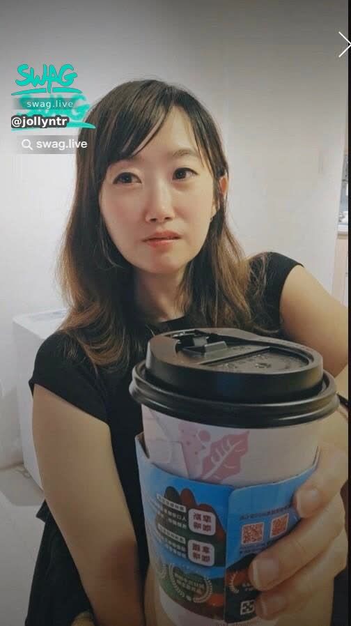 jollyntr : 直播花絮❤️喝飲料