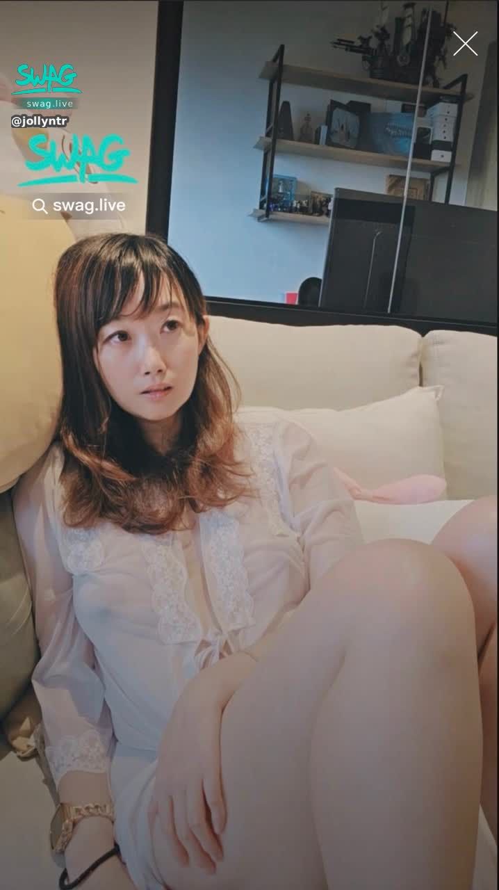 jollyntr : 直播花絮❤️性感放空