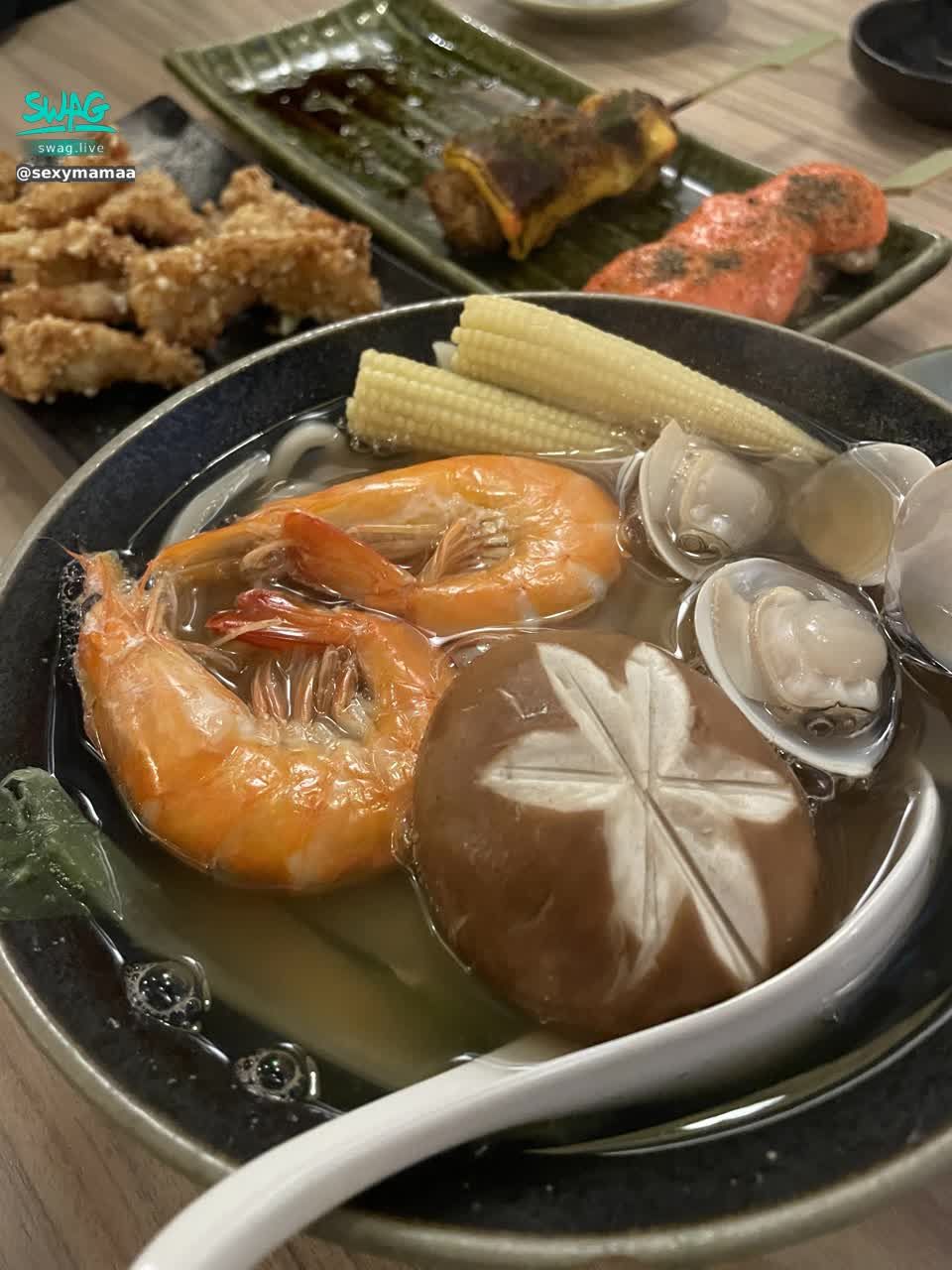 sexymamaa : 上次在直播的時侯才說很想吃，可愛的粉絲就帶咩咩去吃了🫶簡直不要太幸福❤️超寵❤️