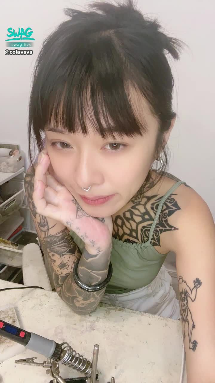 colavsvs : 白天休播 Babe想女友嗎