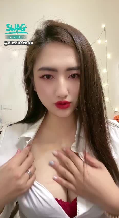 elizabeth_888lover : 🈲這樣的誘惑🫦有感覺嗎？想舔舔嗎？🈲💦