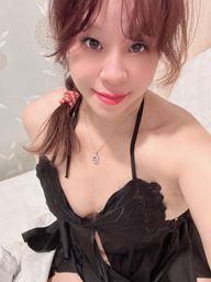 helenesexbaby : #全裸 #旅館 #類倒立姿勢 #潮吹