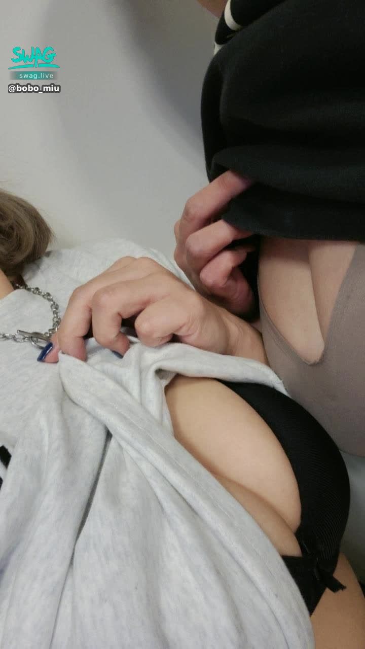 bobo_miu : 想跟我親妹妹合體直播 但她是巨乳小隻馬類型,不知道你們會不會喜歡可以留言給我意見喔!
