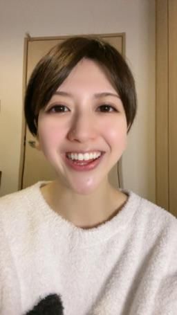 alice_swag : 明日も21時から配信するよー!
I’ll be streaming again tomorrow at 9PM (Japan Time)!
今日のアーカイブもあるからみてねー!
Check out the archive from today’s stream too!