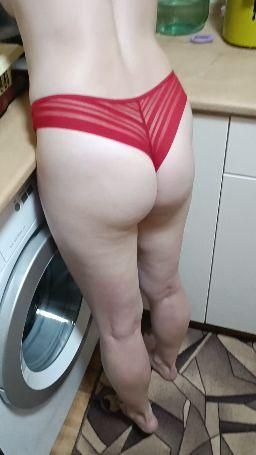 julielove : washing dishes with bare tits