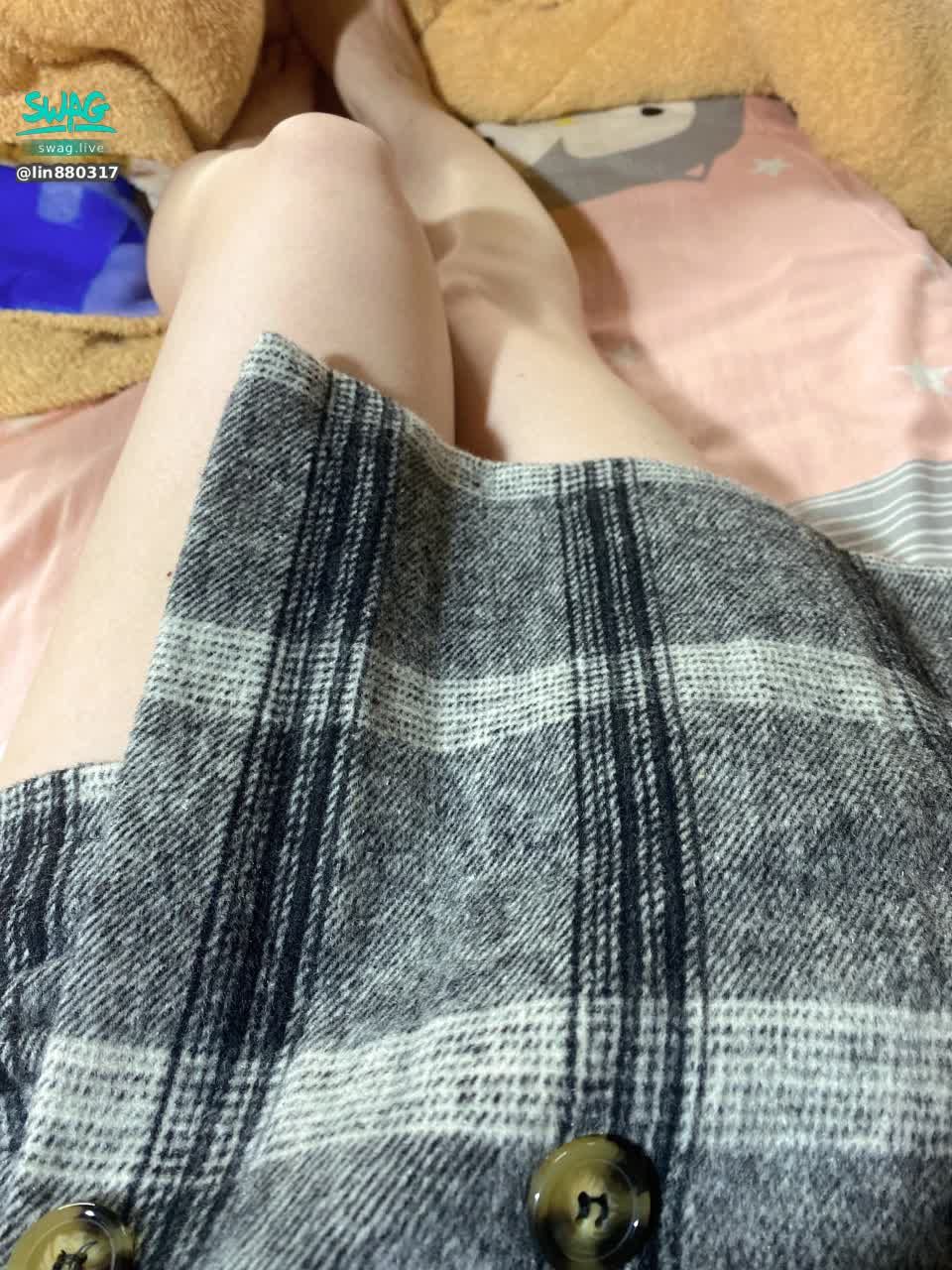 lin880317 : 這樣的美腿~你們喜歡嗎?
想要玲玲把它撥開嗎👅
短期跟制服你選哪一個
#sexy #生活 #性感 #騷 #裙子 #長腿 #白皙 #短裙