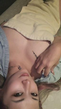 bobo_miu : 按摩完想壞壞了 😍😍
哥哥想與我壞壞嗎? ❤️🔥❤️🔥
人家裡面都沒穿呢