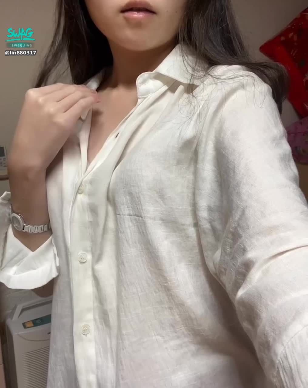 lin880317 : 下班後的我~只想卸下這身制服
盡情地讓平台上的你開發我💦
私訊我跟我聊聊,讓我知道這裡怎麼玩👅
#sexy #性感 #生活 #騷 #奶 #愛撫 #可愛 #清純 #制服 #襯衫 #素人