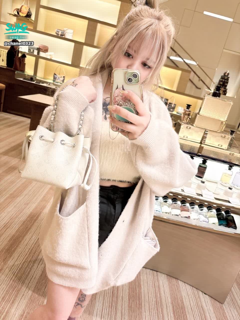 chanel0323 : 今天跟粉絲約會的ootd👗
覺得本狐漂亮嗎👅
想來場難忘的約會
直接來私訊我就好了😈😈😈
#sexy #性感 #生活 #騷 #奶 #巨乳 #大奶🔥 #露臉 #長腿 #腿 #約會 #粉絲