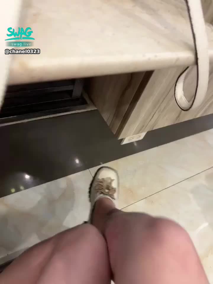 chanel0323 : 有人喜歡調教系列嗎😈
想不想被本狐的高跟踐踏呢👅
徵求喜歡🙈 🙉 🙊、調教的粉絲~快來私訊我
讓本弧好好的調教你💦💦💦
然後今晚可能會開直播~先關注本狐吧
#sexy #性感 #生活 #調教 #騷 #長腿 #腿 #約會 #高跟鞋 #🙈 🙉 🙊