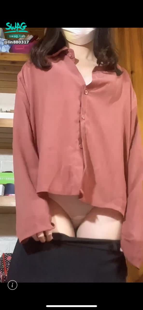 lin880317 : 上次直播是你叫我脫掉裙子的嗎💋
我脫掉了,那你人呢👀
下一步該怎麼做教教我好嗎💦
#sexy #性感 #生活 #騷 #長腿 #內褲 #白白嫩嫩 #OL辣腿 #裙子 #素人