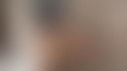 miumiulin : 約到兩根18公分的上翹肉棒真的好爽👅
女上被頂到深處的時候，真的控制不住自己的叫聲
心裡偷偷幻想兩個男生都能過來🙈 🙉 🙊我，輪流抽插我的小穴，高潮好幾次以後都可以內射填滿我的小穴❤️🤍❤️🤍

Feat./小Q
片長11:28