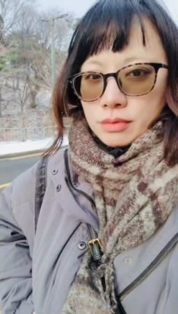 lelelina : 終於有時間空出一個地方拍雪❄️景～說實在第一次體驗有雪的環境
竟是如此狼狽～
手腳都是冰凍的～
暖暖包都沒有用🫠🫠🫠🫠
#韓國#旅遊#初雪