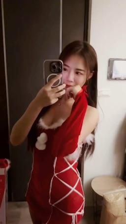 sharonnnnn : 🎄預告🎄今晚10點上播唷❣️聖誕節我們一起過吧🥰今晚要一起舒服抱抱睡嗎？❤️