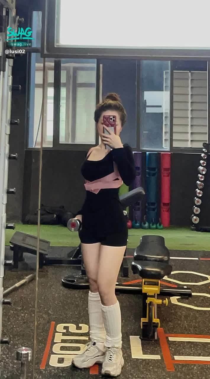 lusi02 : gym 💪🏻🏋️‍♀️🧘‍♀️BabeBabe