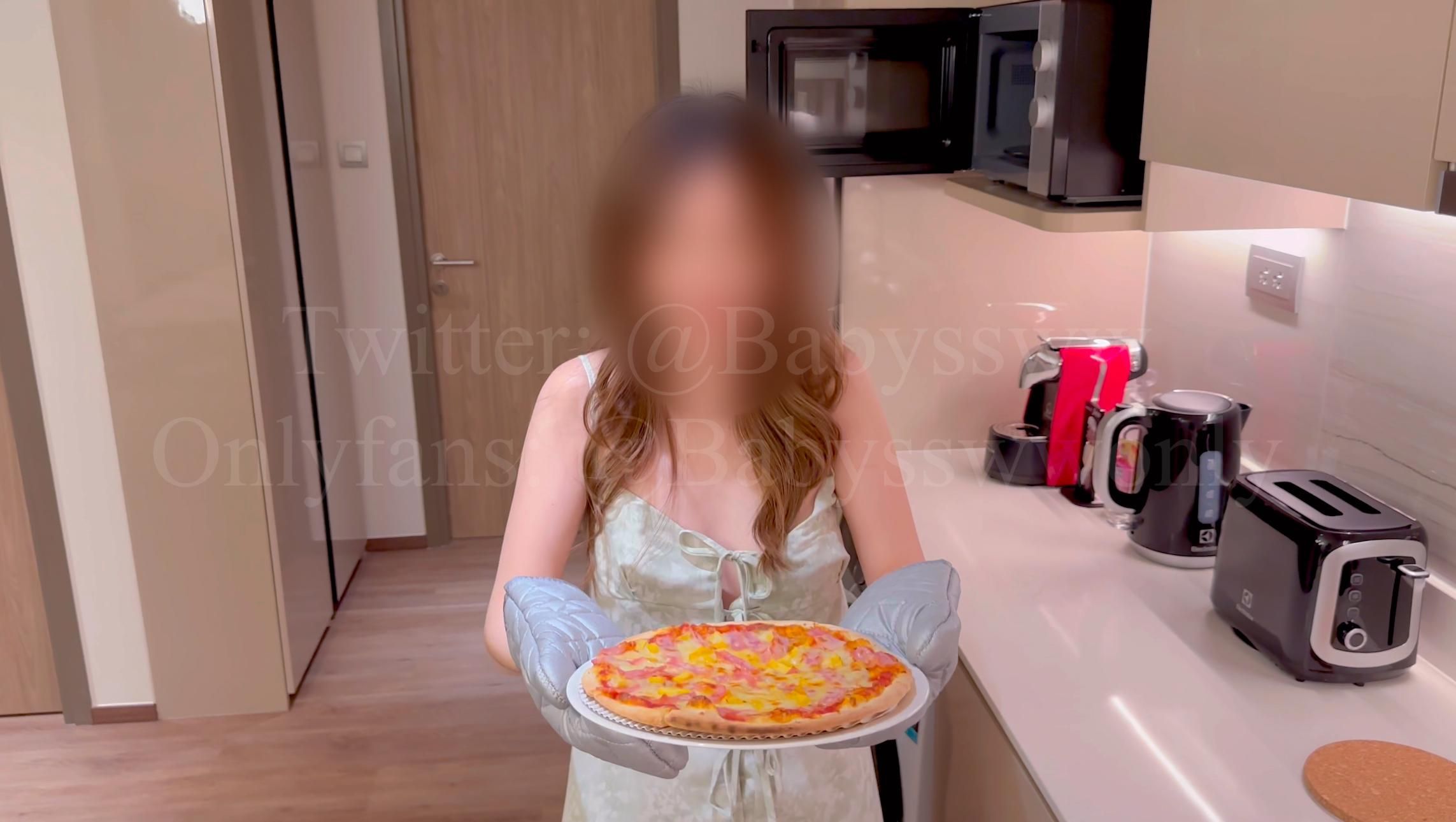  : Pizza or me? (Creampie) [21:07mins]