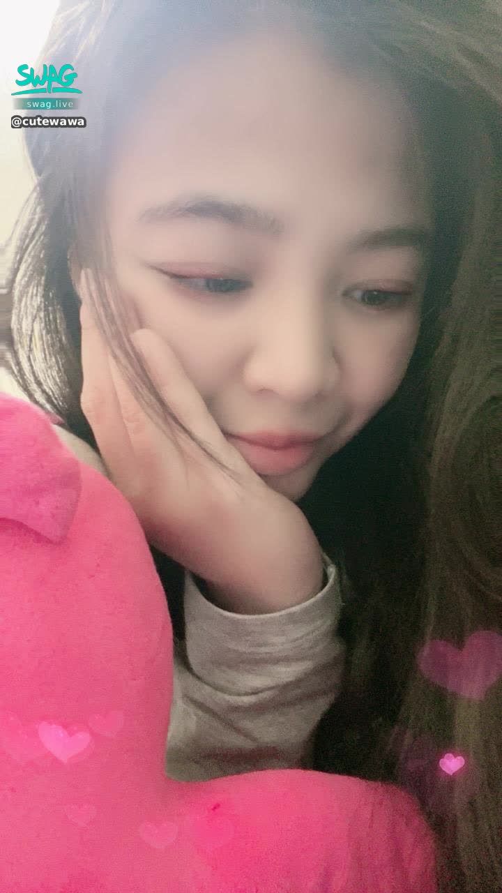 cutewawa : 好吧～來點正經的🙈純約會❤️抽抽樂～～

💕3個聖誕鈴鐺🉐1支籤
💕1個聖誕丁字褲🉐4支籤
💞 150支籤🉐保底1次+抽籤

📍收集籤籤到1/31，2/1直播抽抽開獎
📍私訊或直播都可以累積
📍跟上直播或許有好康唷