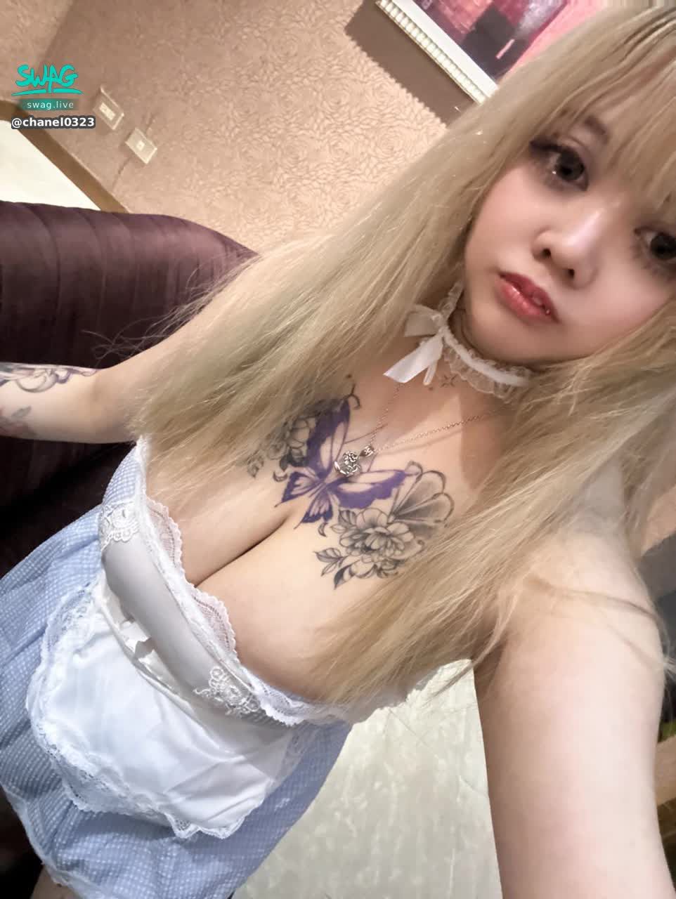 chanel0323 : 主人~你的狐狸女僕已上線❤
請問主人想對我發號甚麼命令呢?
私訊告訴我,我做給你看好嗎💦💦💦
#sexy #巨乳 #大奶 #奶 #性感 #大奶🔥 #騷 #露臉 #cosplay #可愛 #白白嫩嫩 #刺青