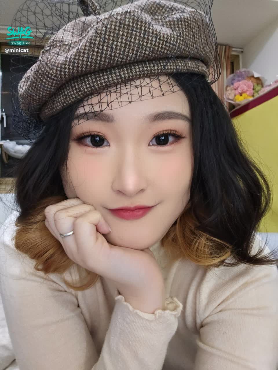 minicat : 終於有機會化了小紅書的妝了~♡