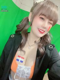 december_1229 : 下次买衣服真的要看好尺码🤣客服说我穿得下 结果是硬挤进去的捏🤪