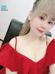 december_1229 : 快过年了!嘿嘿 买了件新裙子 
好看吗?