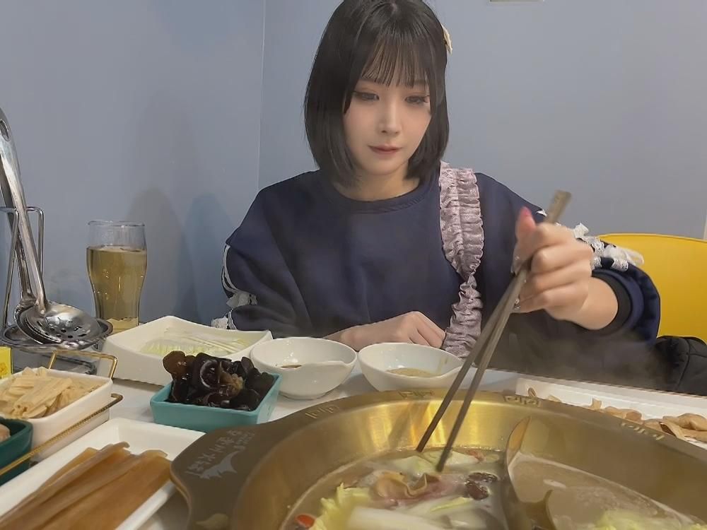  : ーりこのてちてちもぐもぐ😊🍴ー　食べていきます～🍲