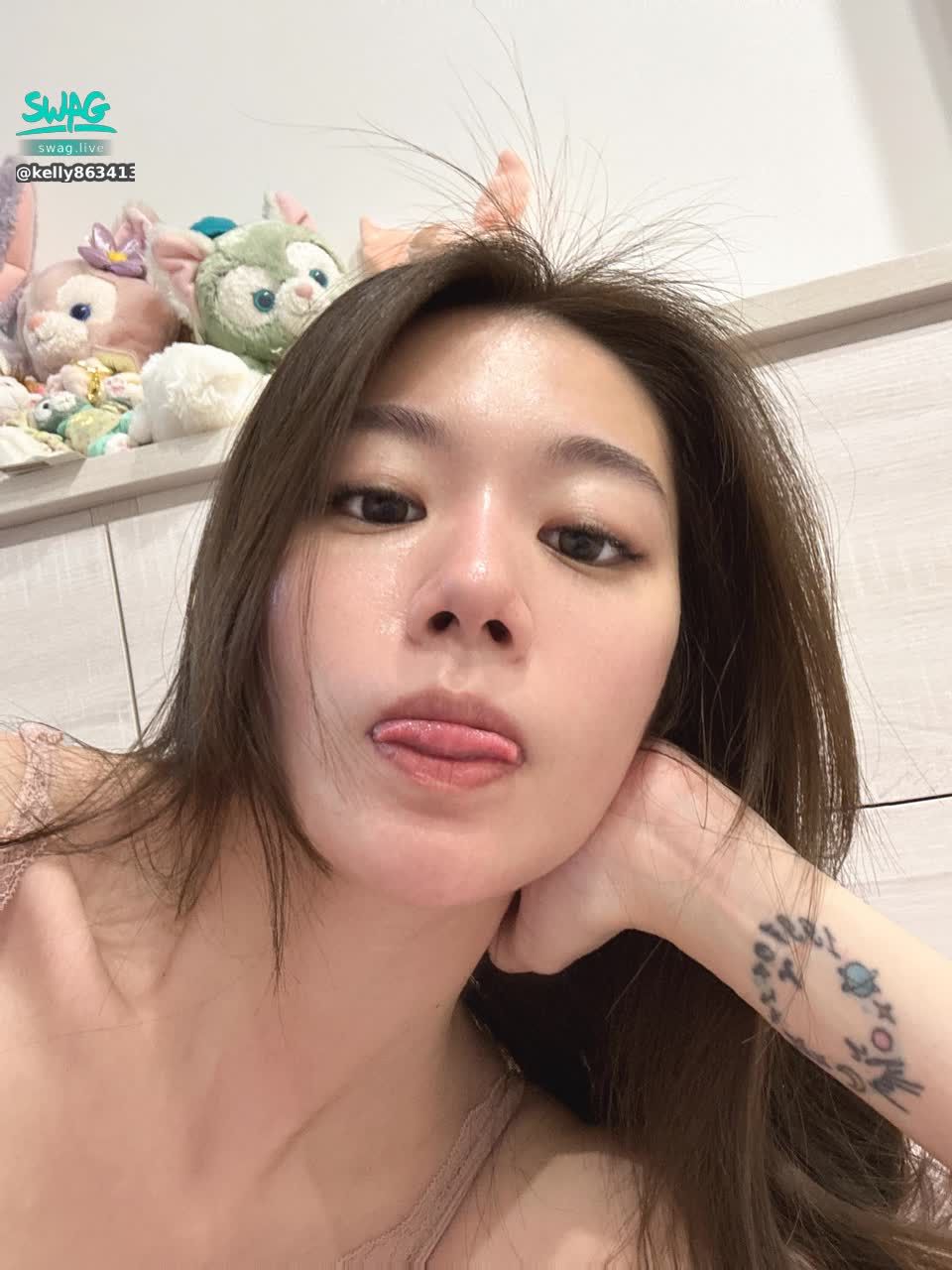 kelly8634130 : 性感的草莓🍓色色的草莓🍓
你們都看過了~
現在給你看看可愛的草莓🤣🤣🤣
#性感 #露臉 #可愛 #sexy #生活 #自拍 #大眼睛 #騷 #全swag顏值最高