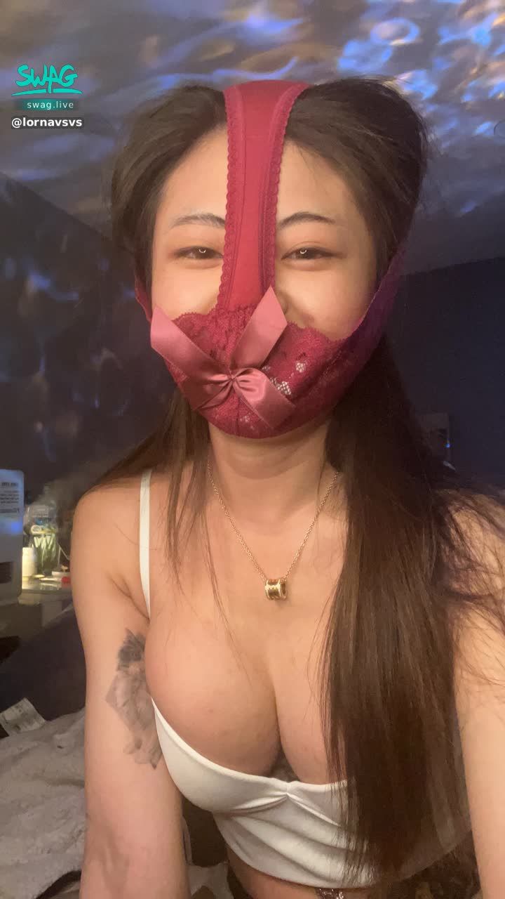 lornavsvs : 哈哈哈內褲超人今日1/17經痛休息一天
Babe安慰一下肚肚痛的洛洛🥺