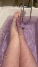 hannababy_ :
Shall we take a bath together? 🛁 One second white tiger
#sexy