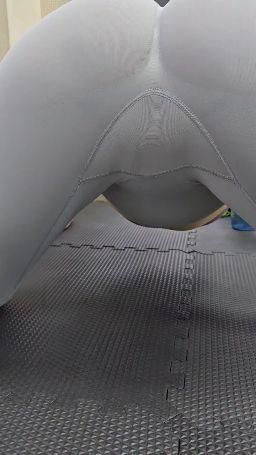  : 運動後，淫水滲出的瑜珈褲