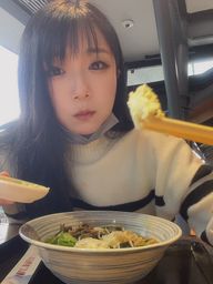 chiori_chan : やっぱ高尾山に来たらまずこれでしょ!!
山菜そば~
ちょりは山菜がすごい好きなの!