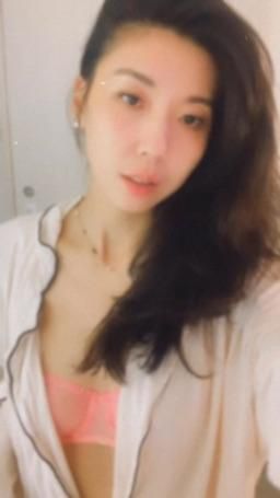 mimi_333 : 什麼都沒有
就是一個高冷的我
連手機都不爽拍我了😂